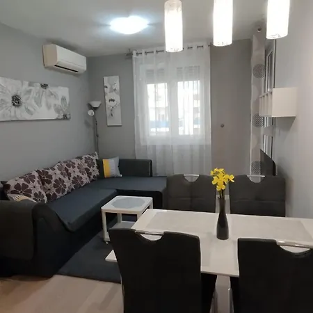 Apartament Verdi With Free Private Parking Space