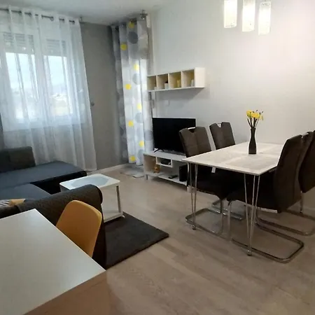 Verdi With Free Private Parking Space ספליט