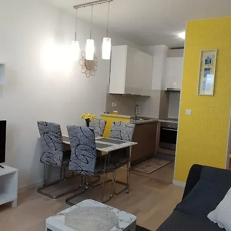 Verdi With Free Private Parking Space ספליט