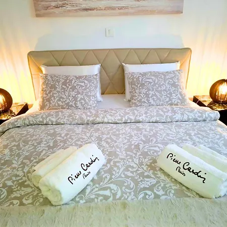 Verdi With Free Private Parking Space Split