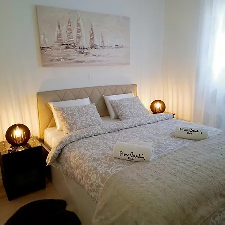 Verdi With Free Private Parking Space Apartament