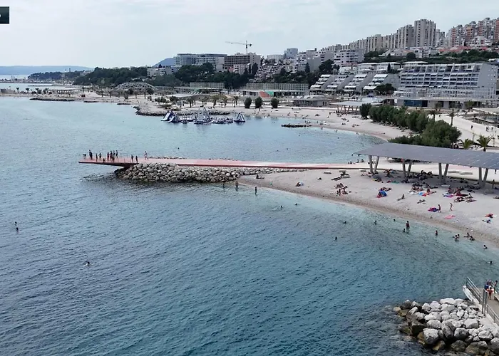 Verdi With Free Private Garage Split